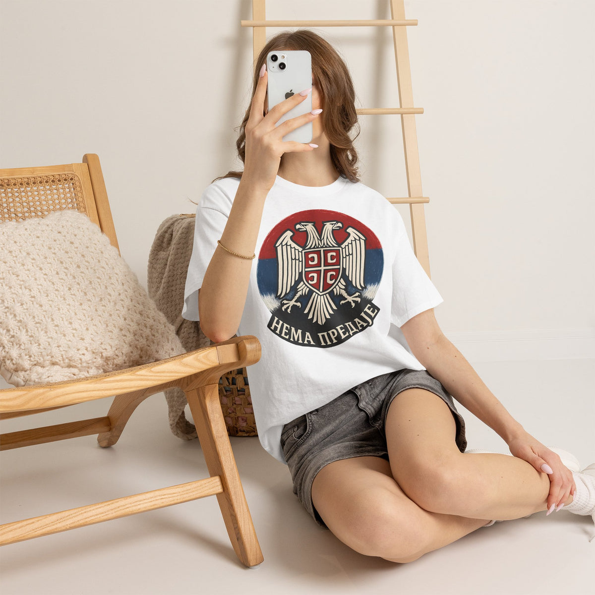 Serbia "Niemals Aufgeben" Adler Wappen - Unisex T-Shirt